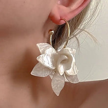 Load image into Gallery viewer, Hallie Earring