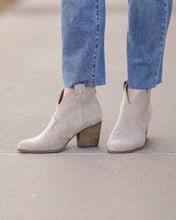 Load image into Gallery viewer, Betsy Bootie